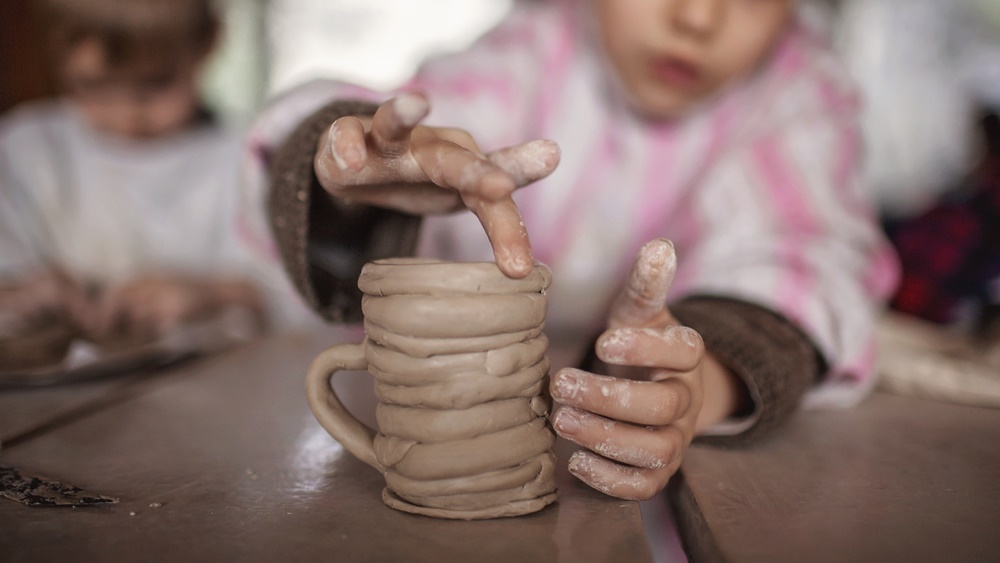 粘土遊びは子どもの保育におすすめ 遊び方のアイデアと導入のねらいを紹介 保育の求人あるある