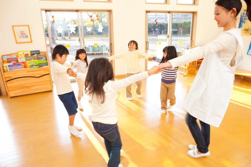 保育園でおすすめの4歳児向け室内遊びを運動・製作・集団遊び別に紹介！遊びの狙いやポイントにはどんなものがある？